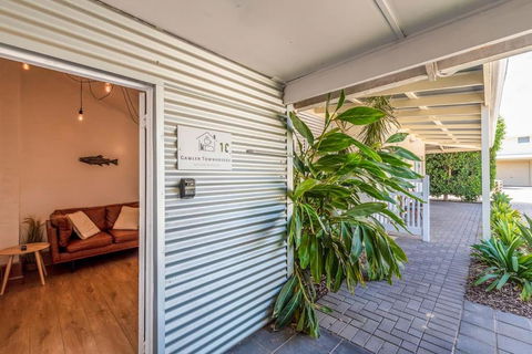 Gawler Townhouses 1C , 1 Queen Bed - Sydneys Hotel 1