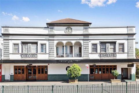 GLAD1 - Monash Rd - Gladesville - Sydneys Hotel 2