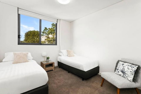 GLAD3 Gladesville Getaway Bright & Contemporary - Sydneys Hotel 2