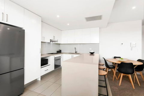 GLAD3 Gladesville Getaway Bright & Contemporary - Sydneys Hotel 4