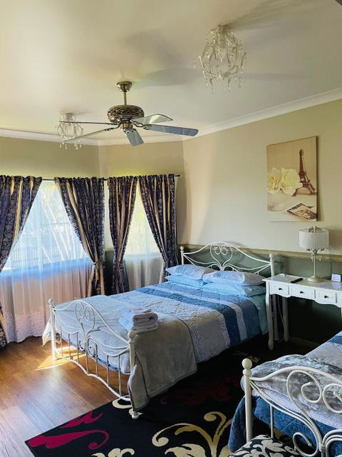 GOLDEN LACE B&B - Sydneys Hotel 4