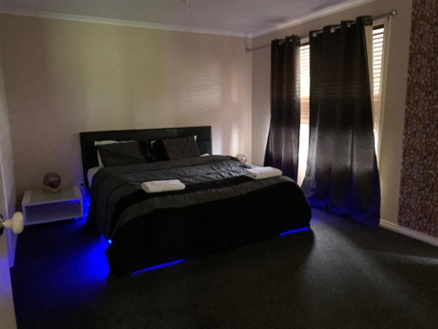 Golf View Charm - Sydneys Hotel 3