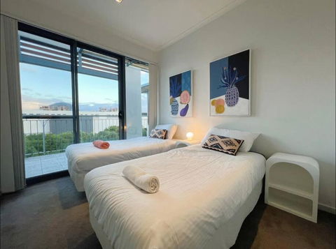 GW24-1 BATH 2 BR At The Glen With FREE Parking And Balcony - Sydneys Hotel 1