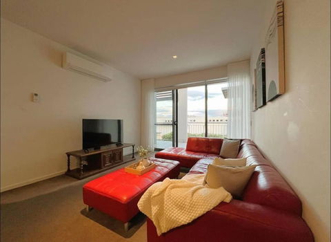 GW24-1 BATH 2 BR At The Glen With FREE Parking And Balcony - Sydneys Hotel 3