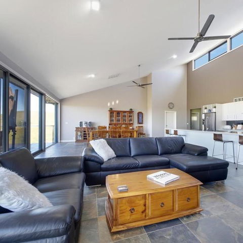 GOULBURN ALPACA FARM STAY - Sydneys Hotel 1