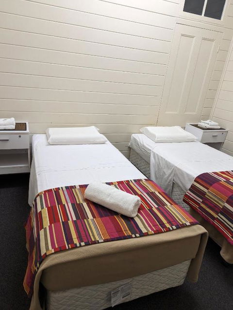 GRAND CENTRAL HOTEL PROSERPINE - Sydneys Hotel 4