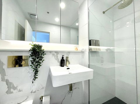 GREEN Skyline View2BR Close To Easter Show - Sydneys Hotel 1