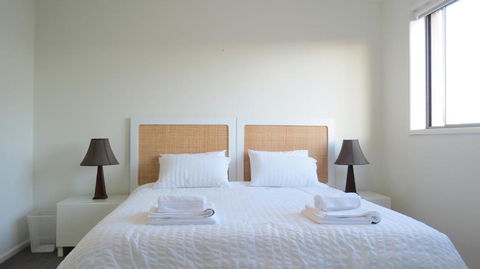 GREENWAY WATERS Apartments - Sydneys Hotel 4