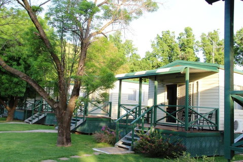 Gundagai Cabins & Tourist Park - Sydneys Hotel 0