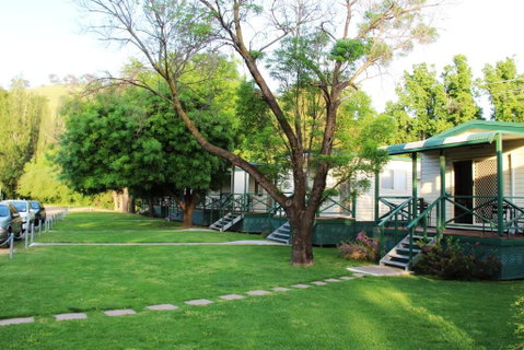 Gundagai Cabins & Tourist Park - Sydneys Hotel 1