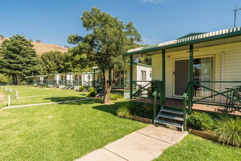 Gundagai Cabins & Tourist Park - Sydneys Hotel 3