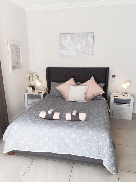 GUESTHOUSE On REGENT Bed & Breakfast - Sydneys Hotel 0