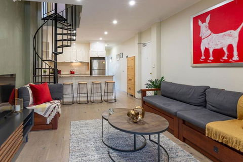 Hip Inner-City Living In Vibrant Erskineville - Sydneys Hotel 0