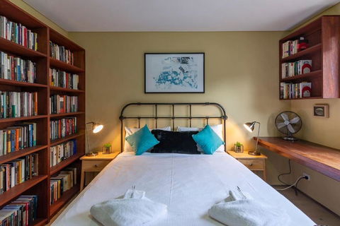 Hip Inner-City Living In Vibrant Erskineville - Sydneys Hotel 3