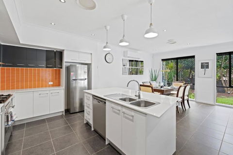 Holiday Paradise 4BR Pool BBQ Parking Near Mall N Park - Sydneys Hotel 3