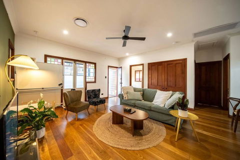 House Of Fairy Wren -Charming Queenslander Cottage Mins Drive To Brisbane CBD And Gabba Stadium! - Sydneys Hotel 0