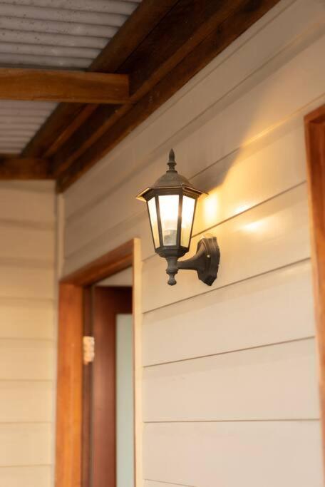 House Of Fairy Wren -Charming Queenslander Cottage Mins Drive To Brisbane CBD And Gabba Stadium! - Sydneys Hotel 2