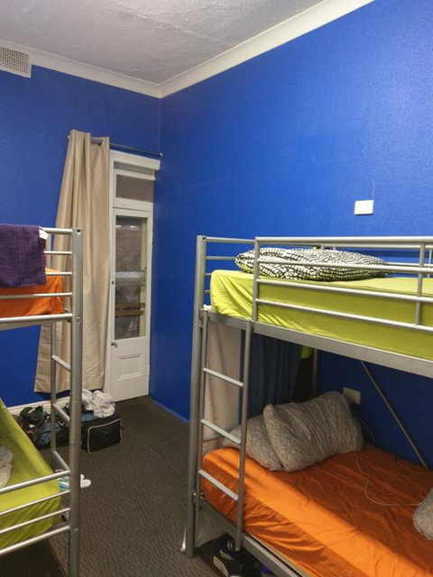 Adelaide Travellers Inn Backpackers Hostel - Sydneys Hotel 3