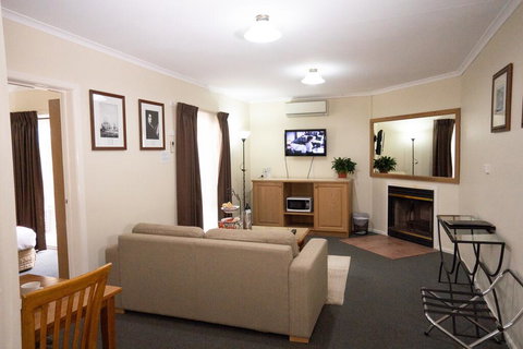 Admiralty Inn - Sydneys Hotel 1