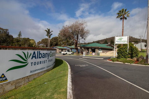Albany Gardens Tourist Park - Sydneys Hotel 0