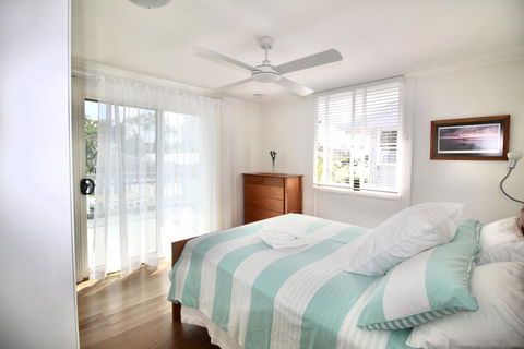 Aloha Alex Beach House Pet-friendly- 450m To The Beach - Sydneys Hotel 0