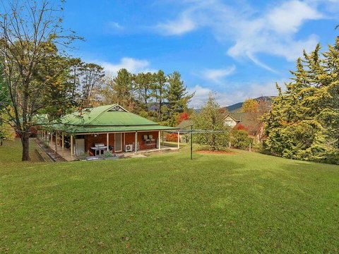 Alpine Mist - Spacious 5 Bedroom Home - Sydneys Hotel 2