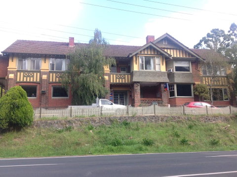 Alpine Retreat Hotel - Sydneys Hotel 0