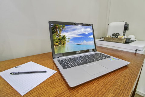 Alzburg Resort - Sydneys Hotel 1