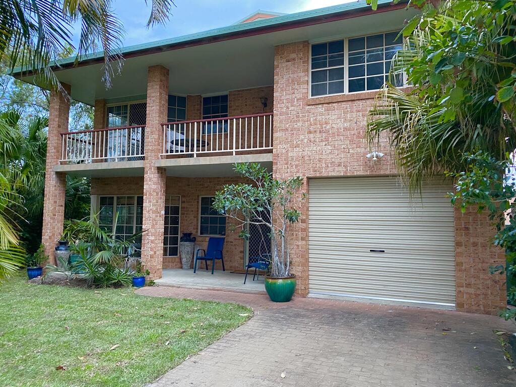 Red Rock NSW Sydneys Hotel