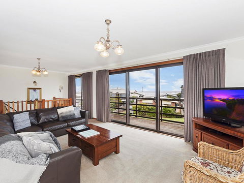AMBIENCE BY THE SEA - Sydneys Hotel 3