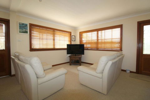Amzaz, 15 Korogora Street - Sydneys Hotel 2