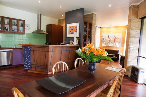 Anagama House & Studio - Sydneys Hotel 0