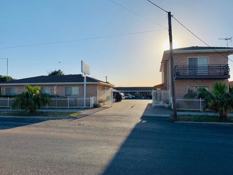 Angel's Rest Motel - Sydneys Hotel 2
