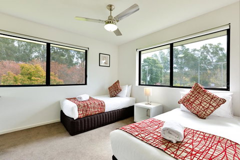 Apex Park Holiday Apartments - Sydneys Hotel 3