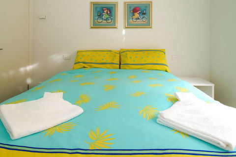Aqua Luna - Sydneys Hotel 1