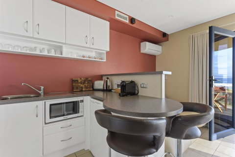 Aqua Shores Studio - Sydneys Hotel 1