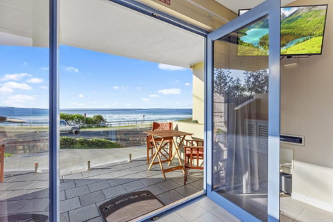 Aqua Shores Studio - Sydneys Hotel 0