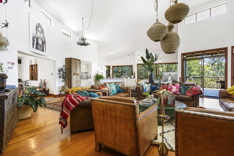 Aquila Retreat Mansion - Sydneys Hotel 0