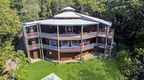 Aquila Retreat Mansion - Sydneys Hotel 3