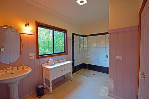 Araluen Park Cottages - Sydneys Hotel 1