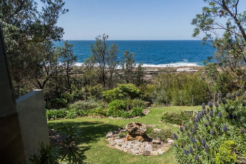 ARGYLL MOLLYMOOK - Absolute Waterfront - Sydneys Hotel 1