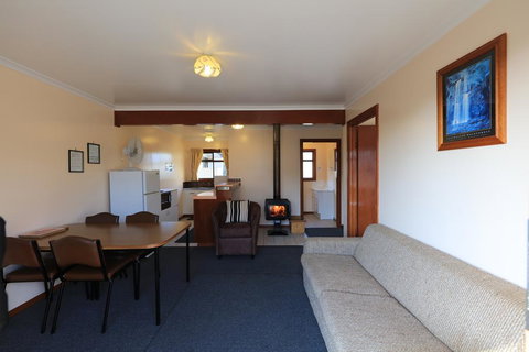 Arthur River Holiday Units - Sydneys Hotel 3