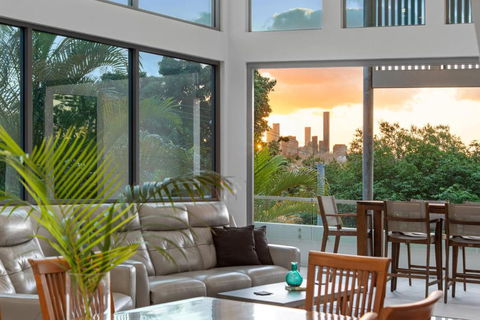 Luxurious Living - 3Bed-3Bath-1Car-Pool - Balmoral - Sydneys Hotel 1
