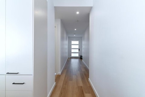 Luxury Home Away From Home - Sydneys Hotel 3