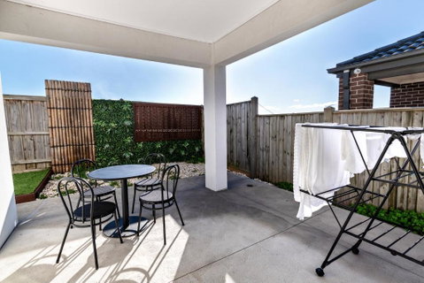 Luxury Home Away From Home - Sydneys Hotel 1
