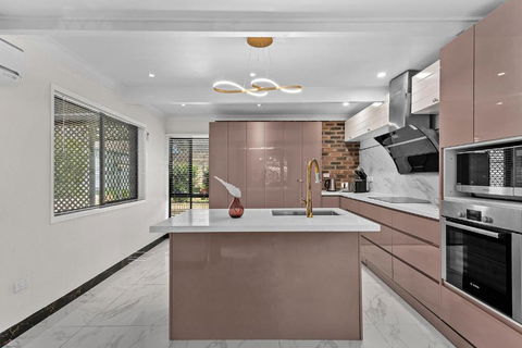Luxury Living 2B2B In Southern Brisbane Parking - Sydneys Hotel 0