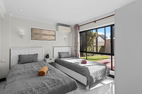 Luxury Living 2B2B In Southern Brisbane Parking - Sydneys Hotel 3