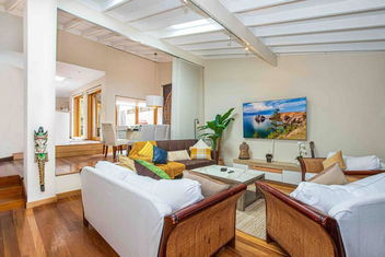 Luxury Retreat Home - 4bed House W/Parking - Mins From CBD with Sydneys Hotel