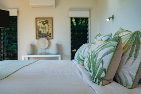 MANDALAY ESCAPE, SECLUSION & SERENITY WITH A POOL - Sydneys Hotel 2