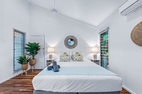 MANDALAY ESCAPE, SECLUSION & SERENITY WITH A POOL - Sydneys Hotel 3